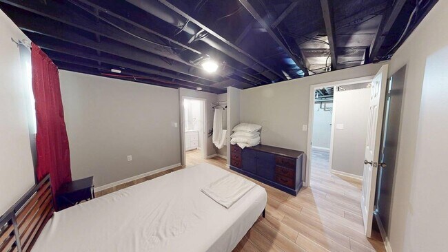 Building Photo - 32 Marion St