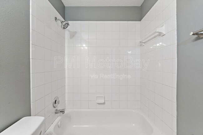 Building Photo - 1010 Summer Breeze Dr