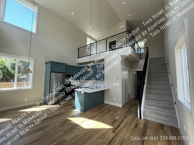 Building Photo - 839 E Willamette Ave