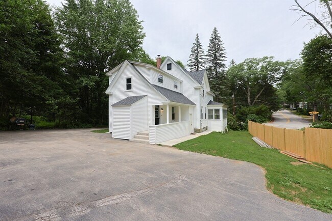 Building Photo - 1250 Pleasant St