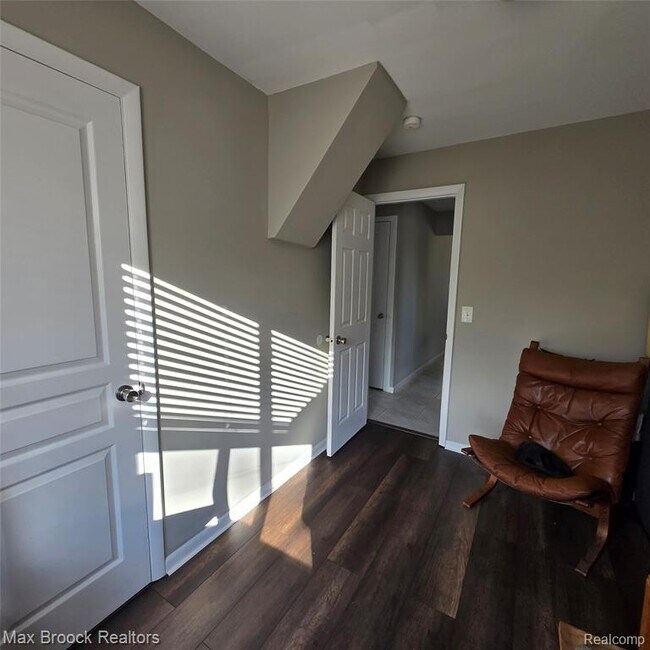 Building Photo - 805 S Winding Dr