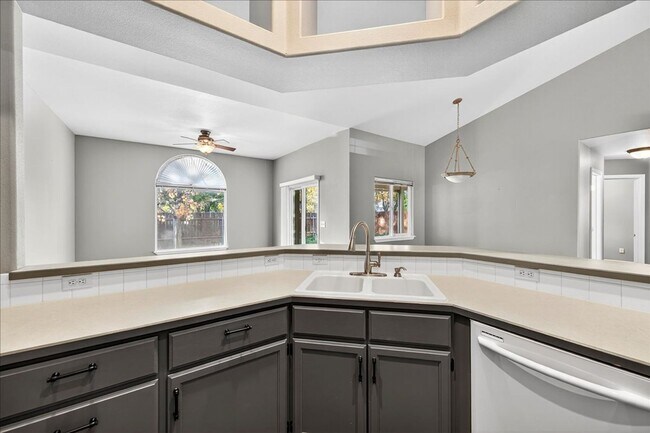 Building Photo - Comfortable & Convenient Living Near CWI a...