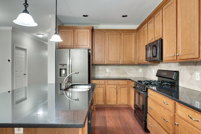 Building Photo - 902 Catlow Ct