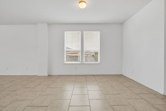 Building Photo - Charming 4-Bedroom Home in Cinco Lakes – Community Amenities & Prime Location!