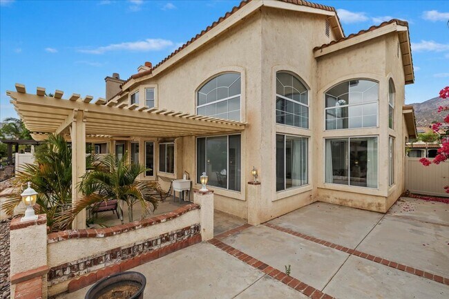 Building Photo - Lakefront Home for Lease – Panoramic Views...