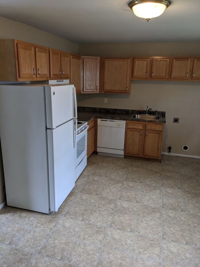 Building Photo - Now leasing for move in August 1st 2026!