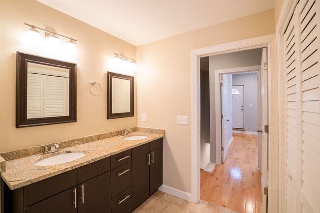 Building Photo - Contemporary Three Bedroom Home in Point Breeze
