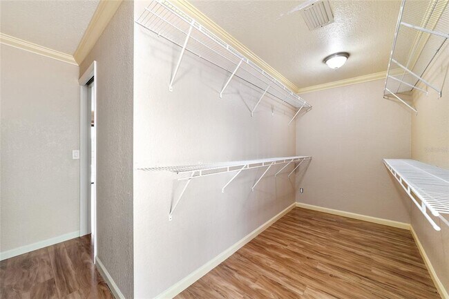 Building Photo - 5330 King's Ct