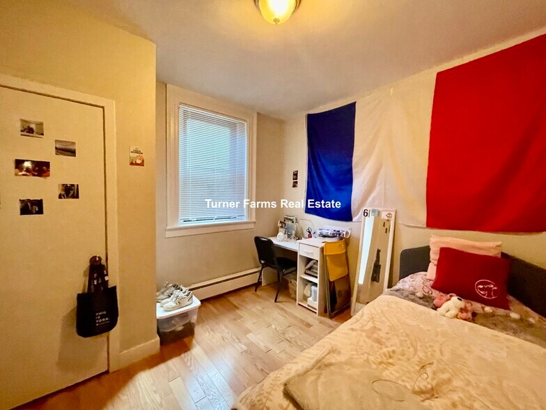 Building Photo - 42 Fenway