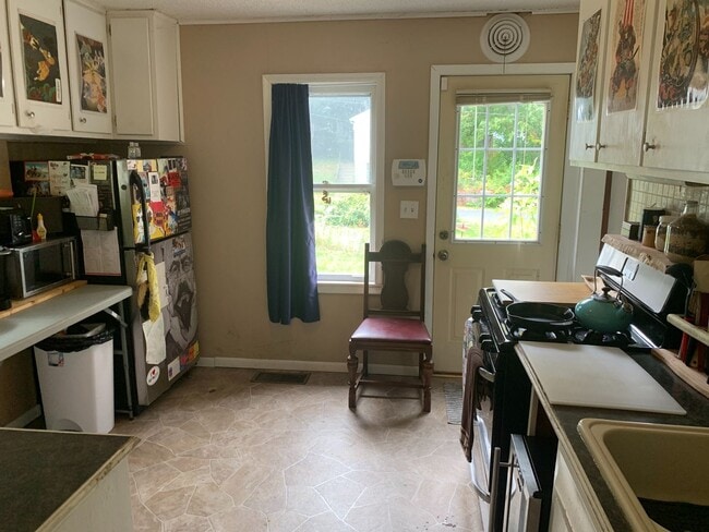 Building Photo - Newly remodeled Home of Robert St! 2 Beds/...