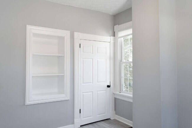 Building Photo - Student Housing Near the University of Dayton – Rent is $750 per bedroom (3 students), total leas...