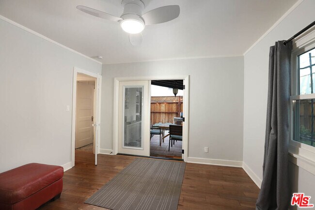 Building Photo - 752 N Las Palmas Ave