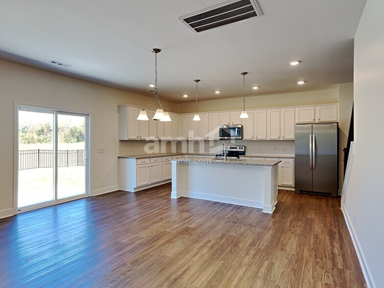Building Photo - 3031 Esquire Dr