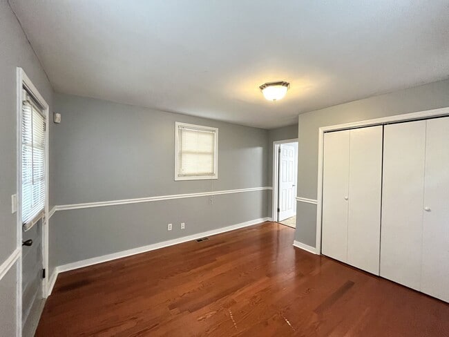 Building Photo - Prime East Nashville Living!