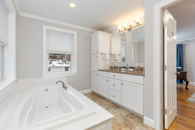 Building Photo - 3 Chapel Way