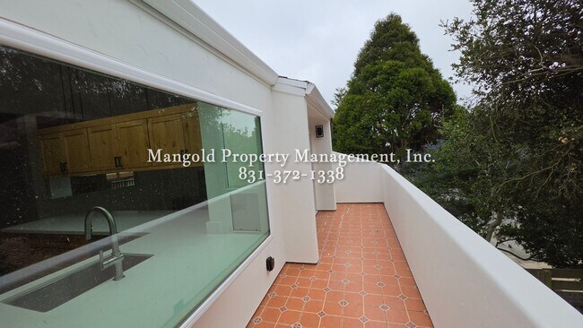 Building Photo - 28 Castanada Pl