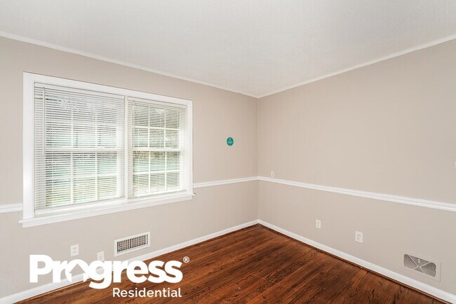 Building Photo - 313 28th Ave NW