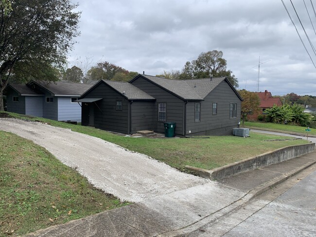 Driveway and Street parking - 1936 Ivy St