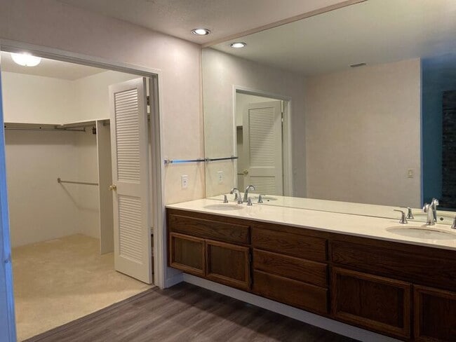 Building Photo - Spacious 3 Bedroom/2Bath Home In Fair Oaks...