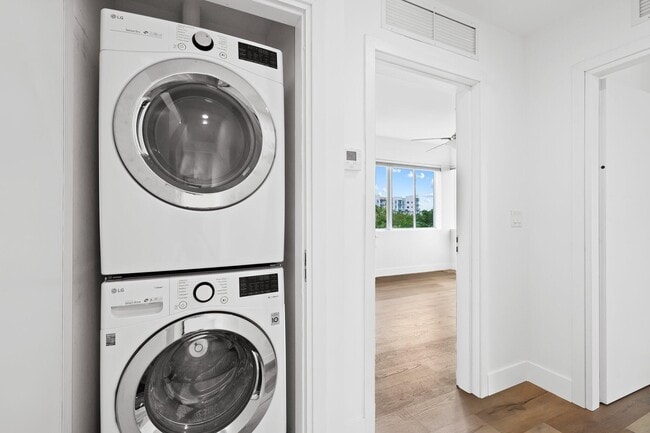 Building Photo - 775 NE 4th Ave