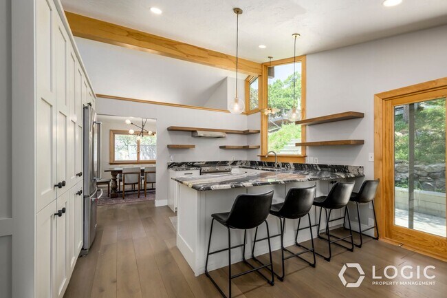 Building Photo - Beautiful Home in Prime Location!