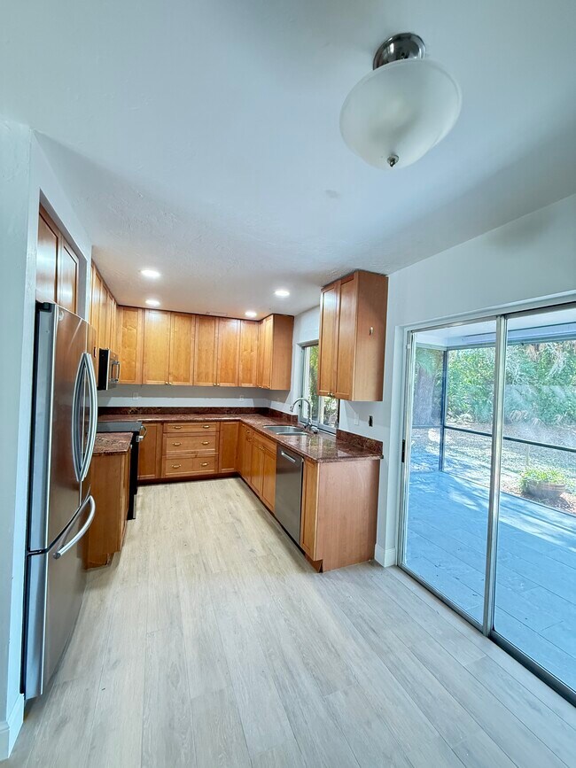 Building Photo - 25356 Pinson Dr