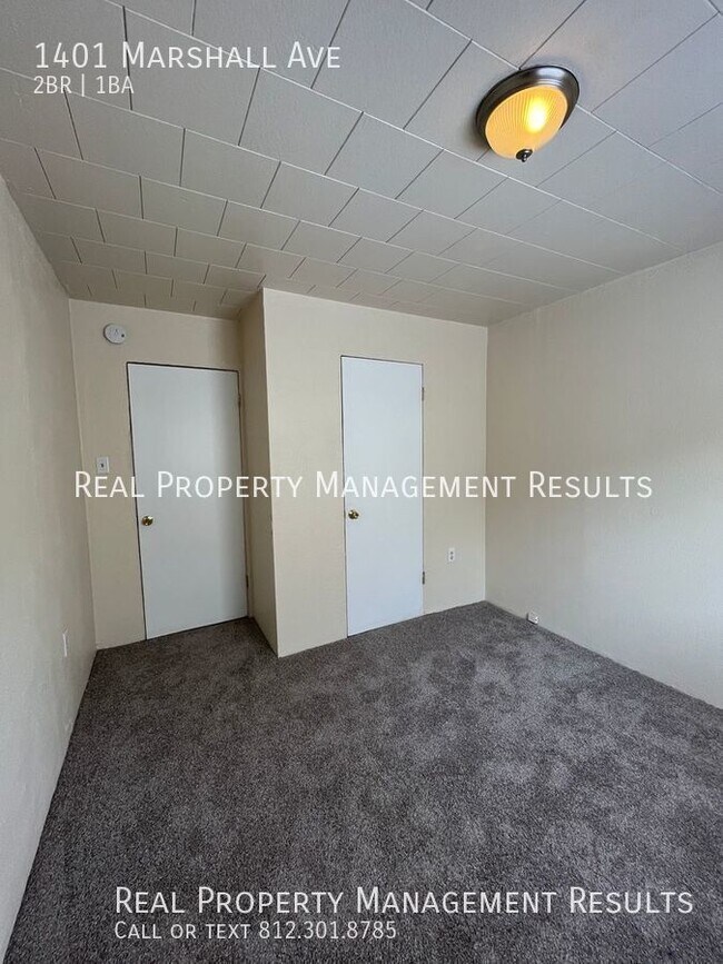 Building Photo - 2 Bedroom, 1 Bath House East Side