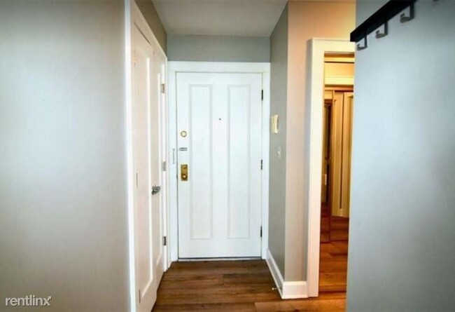 Building Photo - Studio, 1 bath Condo - 230 E 9th St