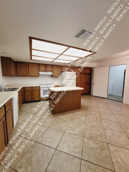 Building Photo - 13831 N Kendall Dr