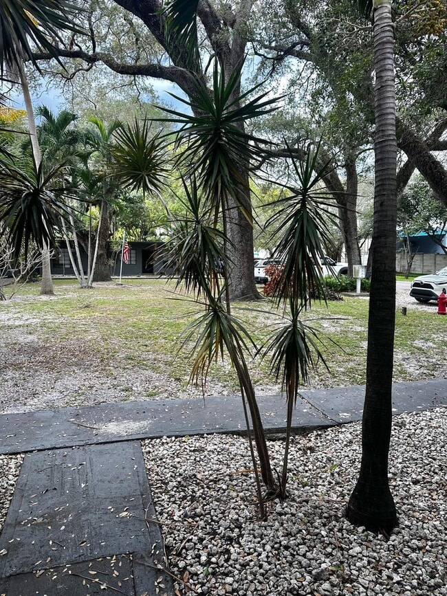 Building Photo - 1418 SW 27th St