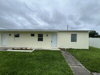 Building Photo - 2270 Aaron St