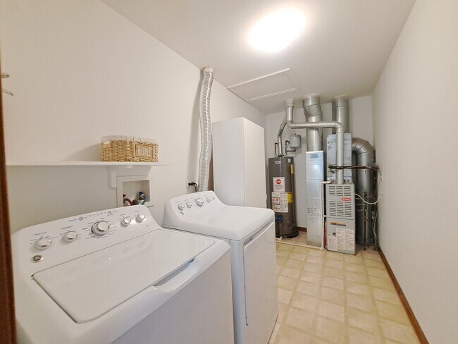 Building Photo - 325 N Patriot Dr