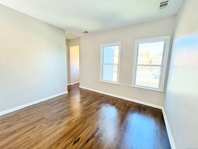 Building Photo - 126 Burroughs St