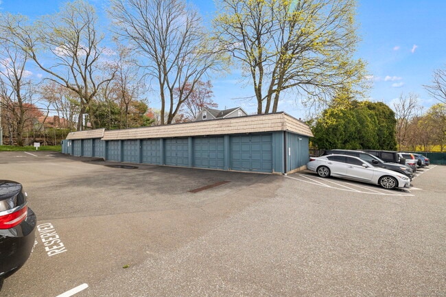 Building Photo - 1153 Stratfield Rd