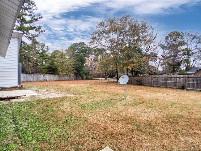 Building Photo - 6594 Honeysuckle Dr