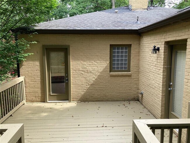Building Photo - 49 Putnam Cir NE