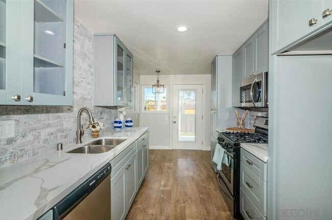 Building Photo - Remodeled 3 bedroom 2 bath.  Fenced yard. Outdoor shower, deck ,attached garage. Near beaches.