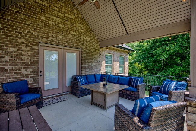Building Photo - Fully Furnished, Short Term Rental, 1 Mont...
