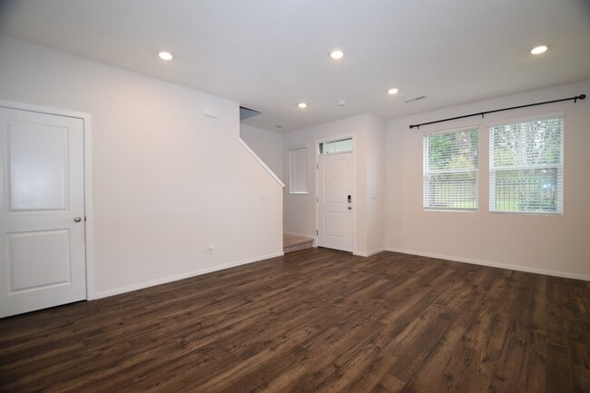 Building Photo - 935 N 19th Ave