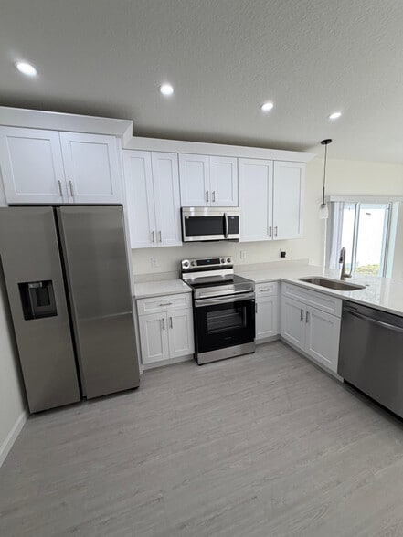 Building Photo - 2341 Suanne Ave