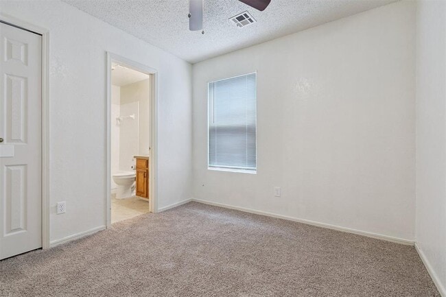 Building Photo - 6203 SE 47th St