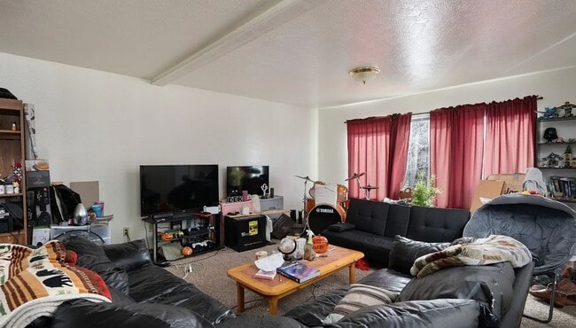 Building Photo - FULLY GUTTED & RENOVATED 4-Bedroom Condo N...