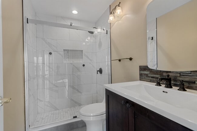 Building Photo - 100 Shearwater Ct E