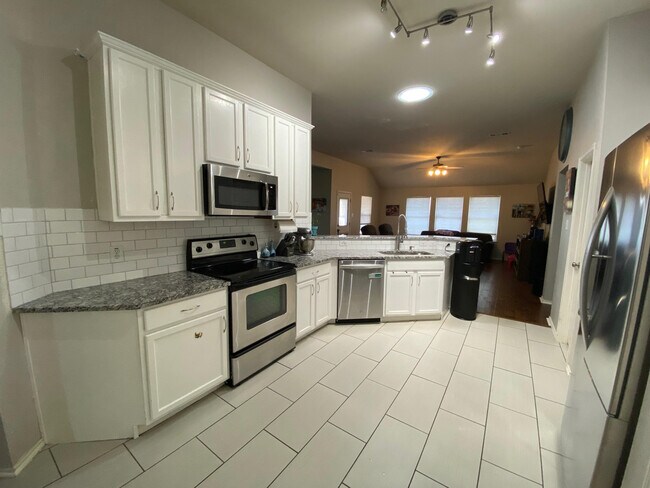 Building Photo - 4844 Grinstein Dr