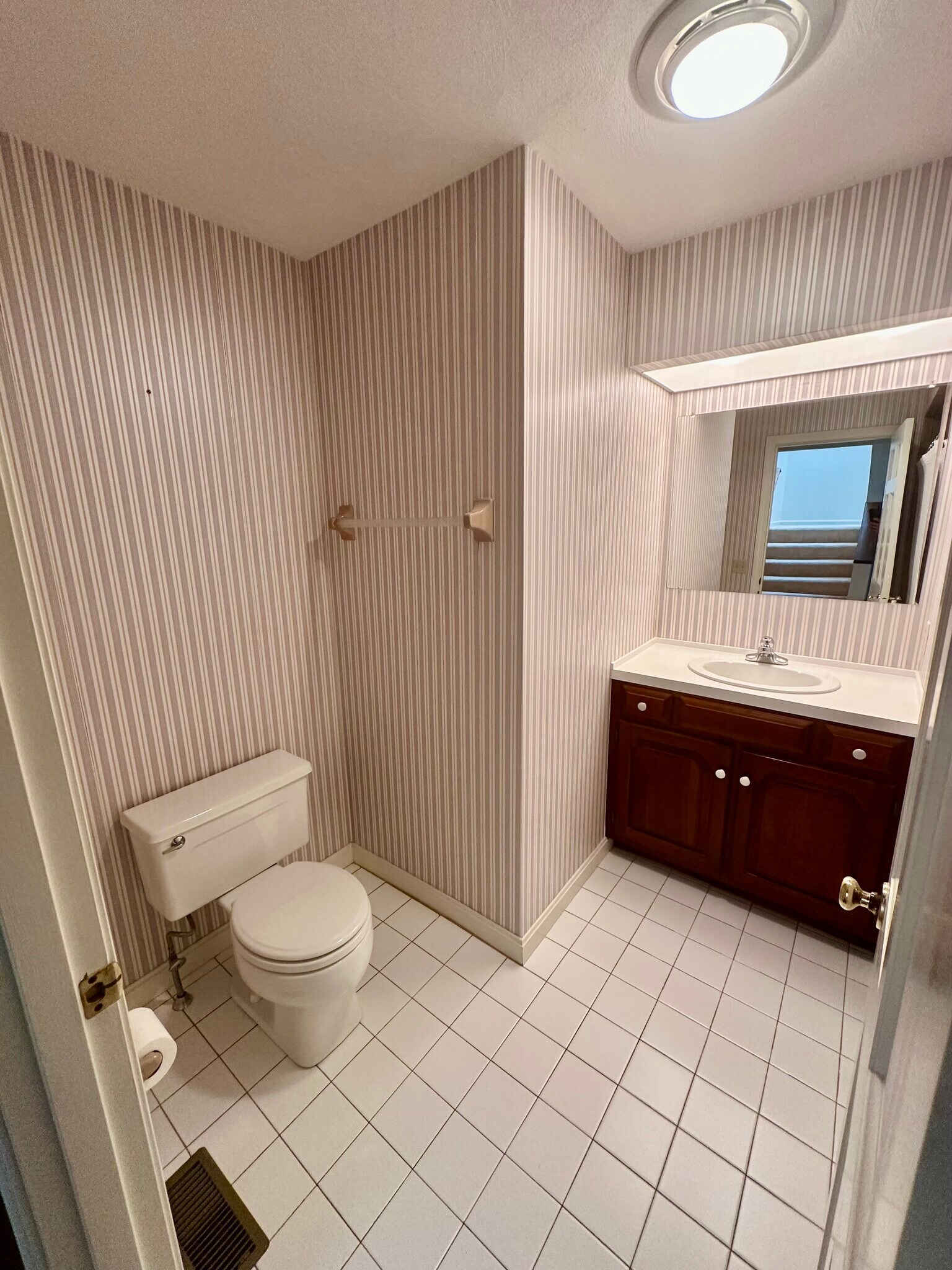 Guest Bathroom - 4480 Post Rd