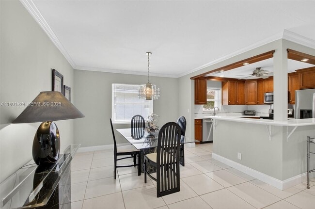 Building Photo - 3810 Rowena Cir