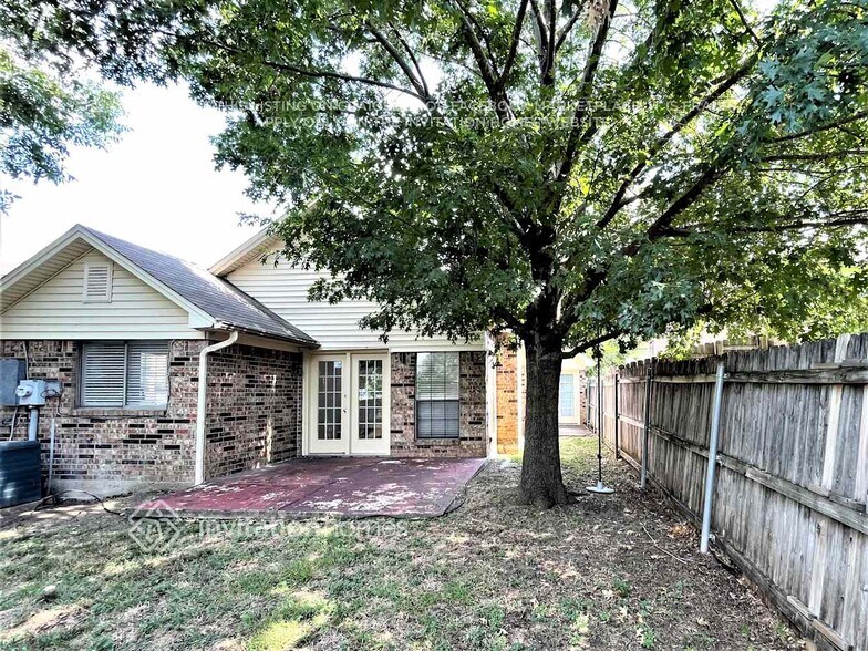 Building Photo - 10224 Holly Grove Dr