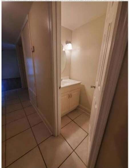 Building Photo - 7201 Salem Dr