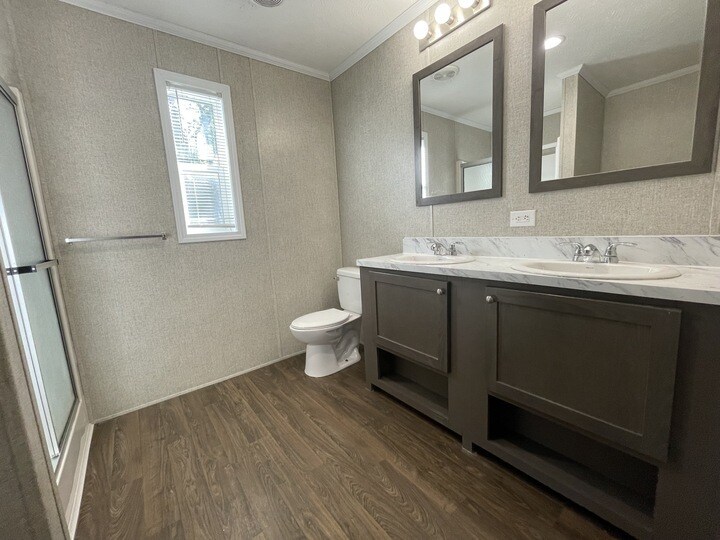 Building Photo - 38054 Versailles St