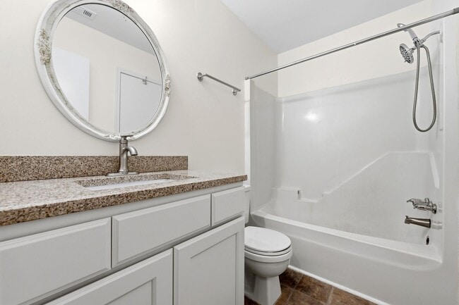 Building Photo - Fully Repainted 2be/1.5ba Duplex With Easy Access To The Highway